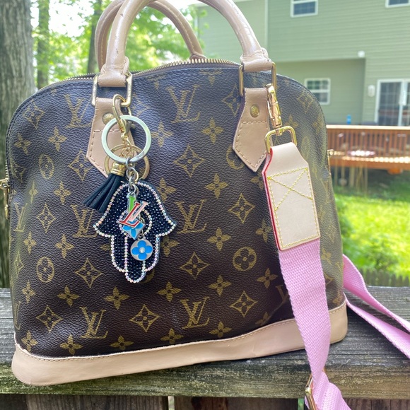 SoLD on IG ⭐️𝕃𝕠𝕦𝕚𝕤 𝕍𝕦𝕚𝕥𝕥𝕠𝕟 𝔸𝕃𝕄𝔸 PM - Picture 3 of 13